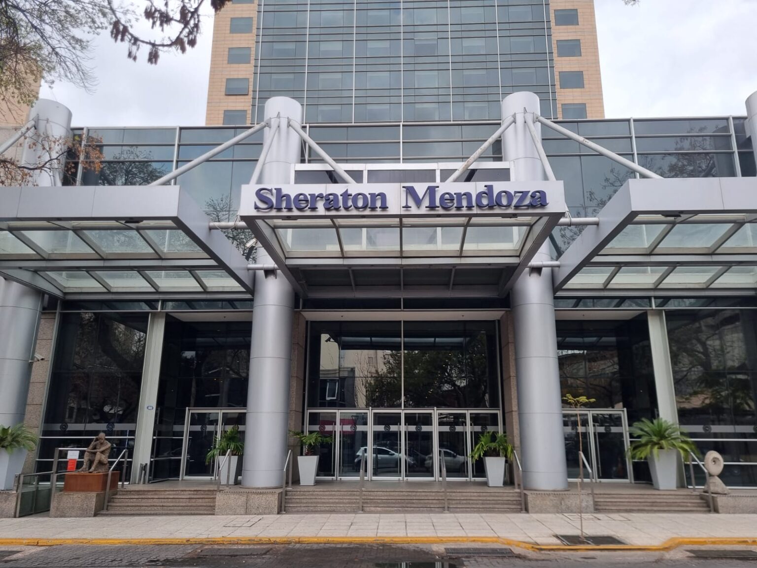 Hotel Sheraton Mendoza, sede de Argentina Rocks, Congreso de exploración minera y geología.